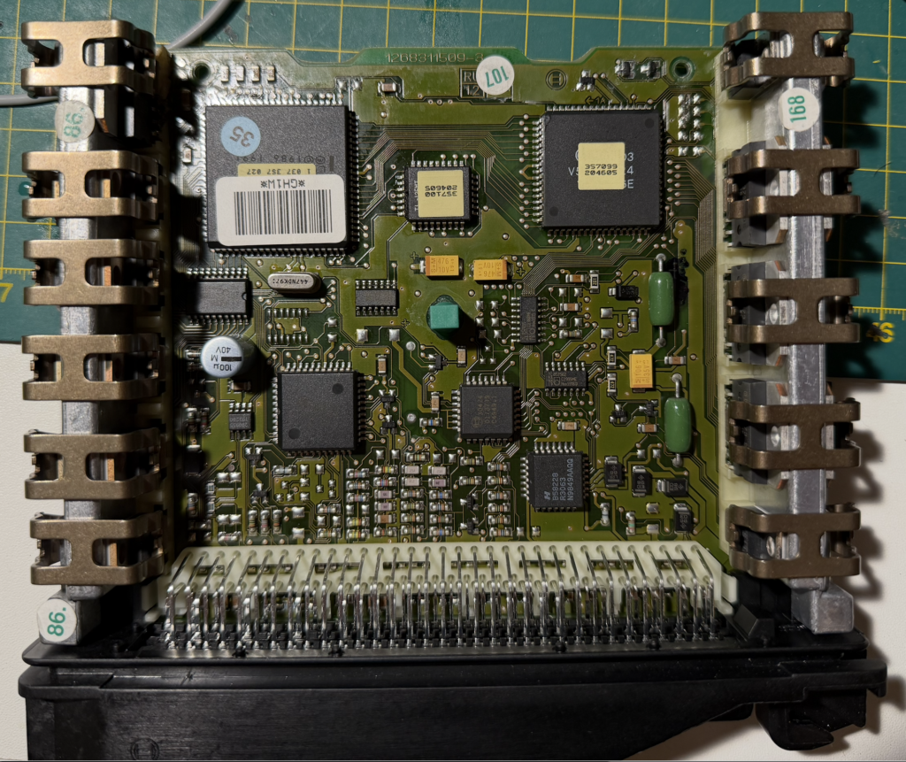 Bosch M 5.2.2 2000MY 996 / 986 ECU top